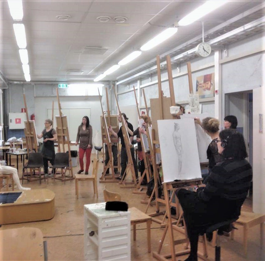 Alastonmallin piirustusta