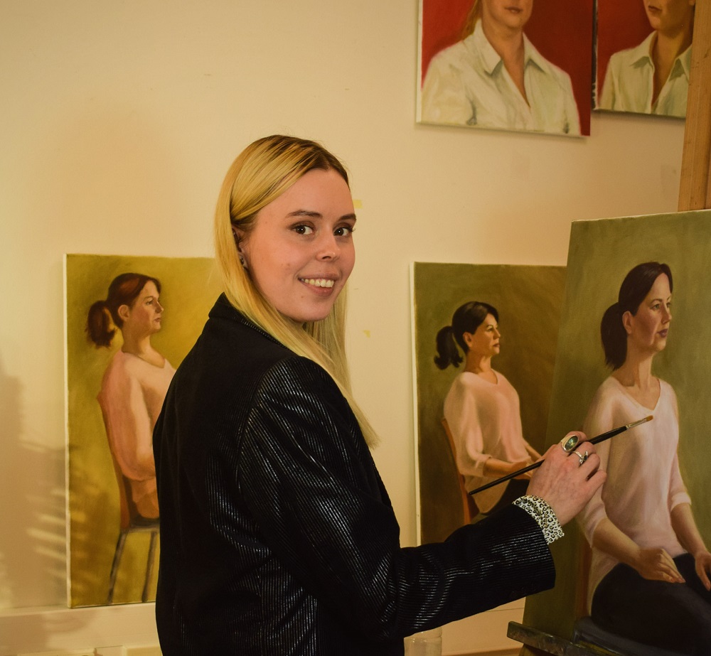 Repin-instituutin kuvataideopiskelija Monica Väre